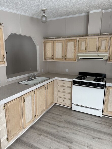 More Photos Of 510 W Burr Oak St, Centreville Manufacturing For Sale