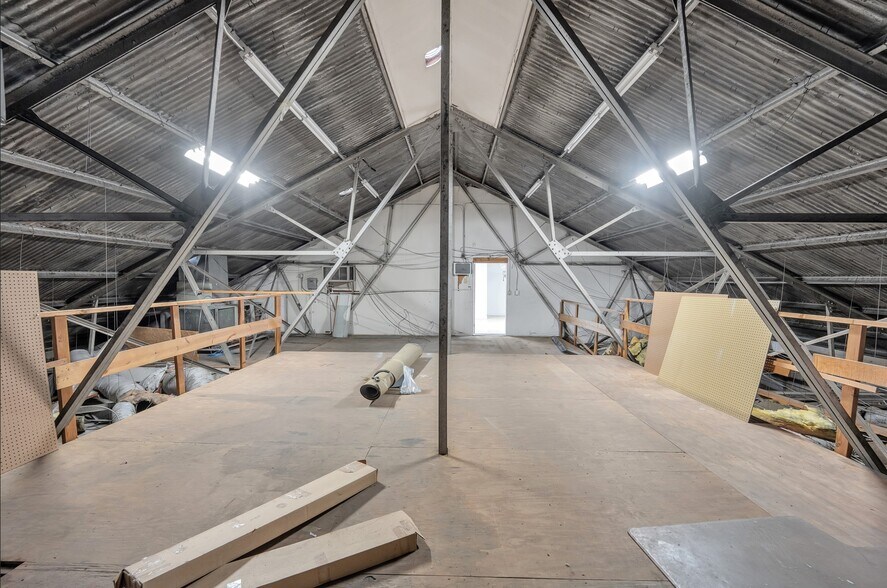 More Photos Of 750 Long Beach Blvd, Long Beach Storefront For Sale