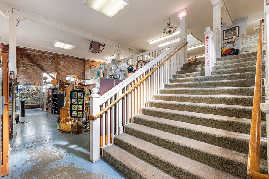 More Photos Of 130 4th St, Santa Rosa Storefront For Sale