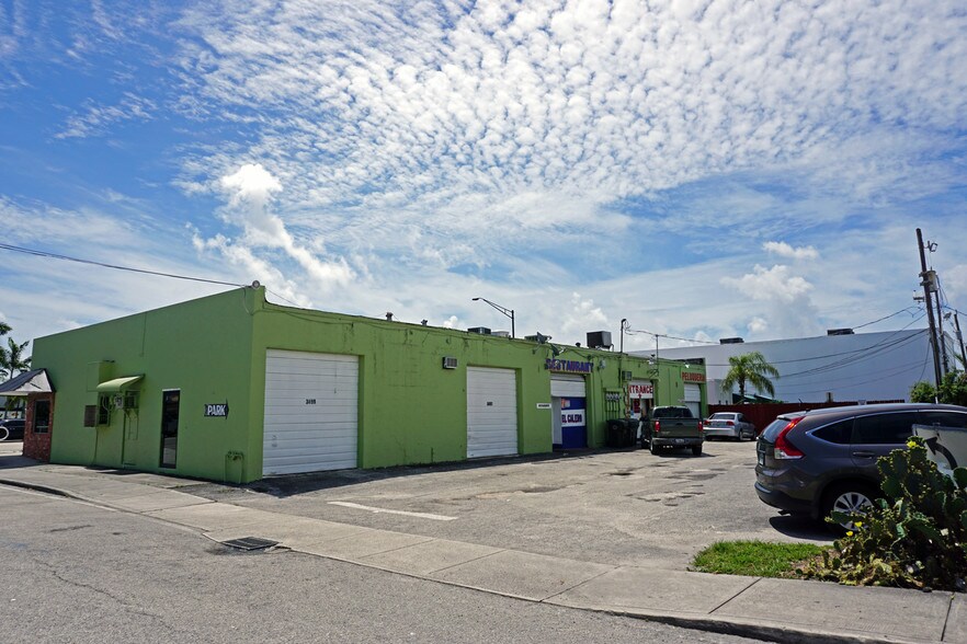 More Photos Of 3491-3499 N Dixie Hwy, Oakland Park Storefront For Sale