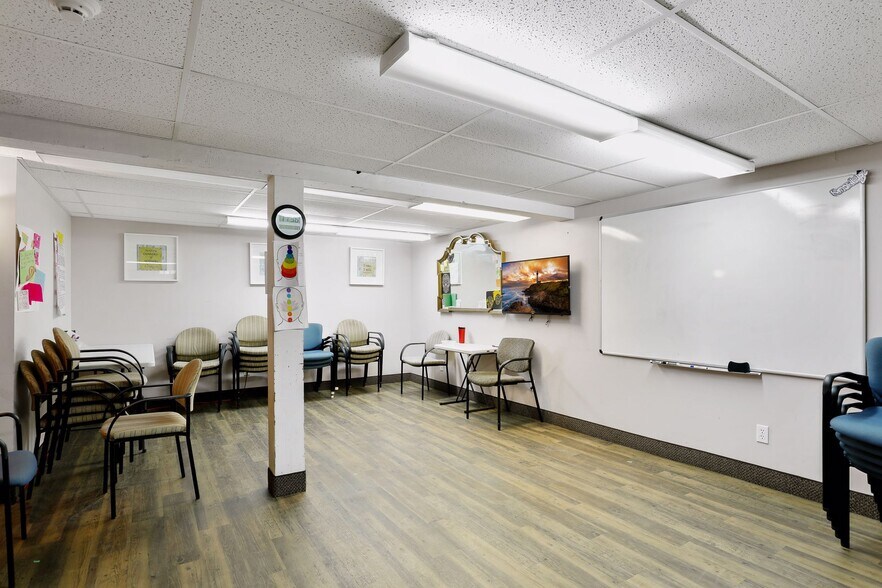 More Photos Of 800 N 42nd Ave, Minneapolis Medical For Lease