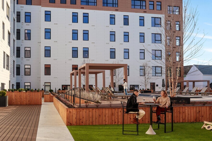 More Photos Of 52 Hanover St, Portland Apartments For Lease