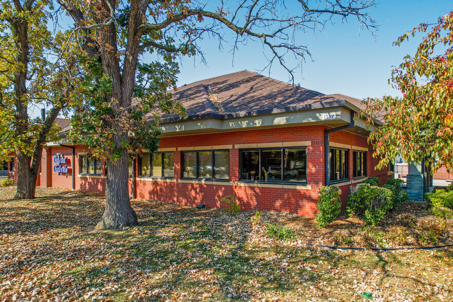 Primary Photo Of 1559 7th St W, Saint Paul Medical For Sale