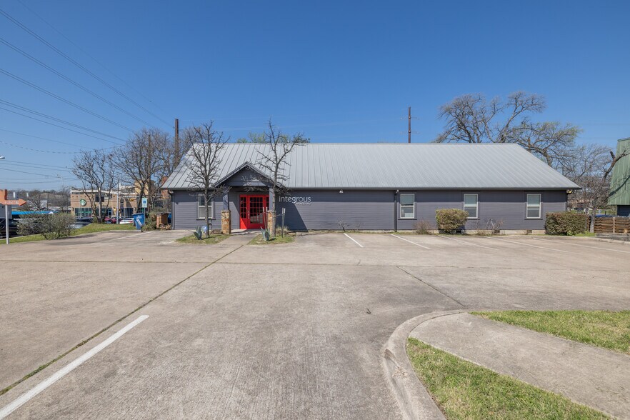 More Photos Of 504 W 38th St, Austin Unknown For Lease