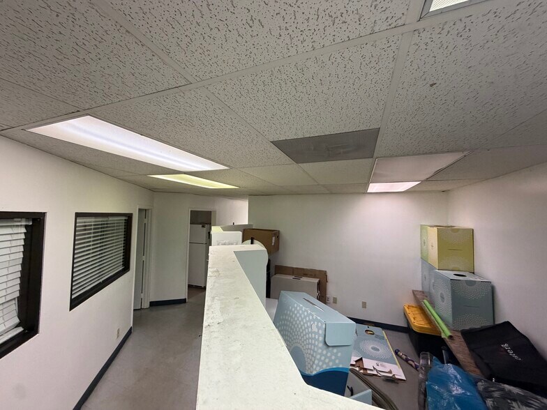 More Photos Of 17520-17538 Studebaker Rd, Cerritos Warehouse For Lease