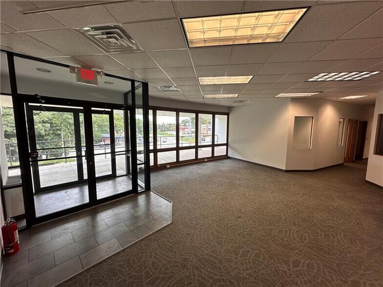 More Photos Of 9625 Perry Hwy, Pittsburgh Office For Lease