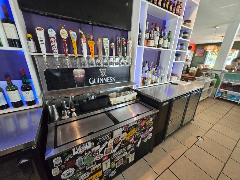 More Photos Of 406 W Abram St, Arlington Restaurant For Sale