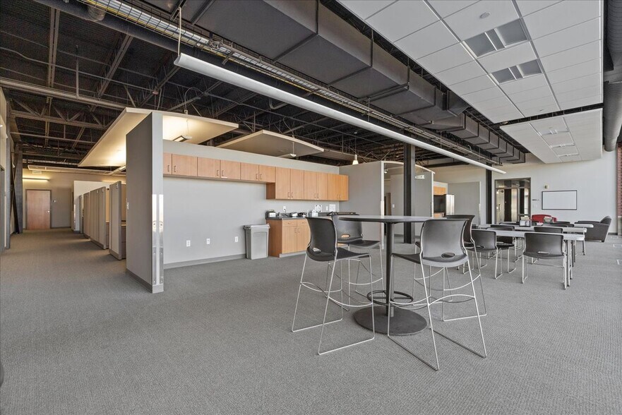 More Photos Of 300 Morrie Ave, Cheyenne Office For Sale