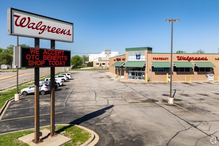 More Photos Of 1311 IL-48, Decatur Drugstore For Sale