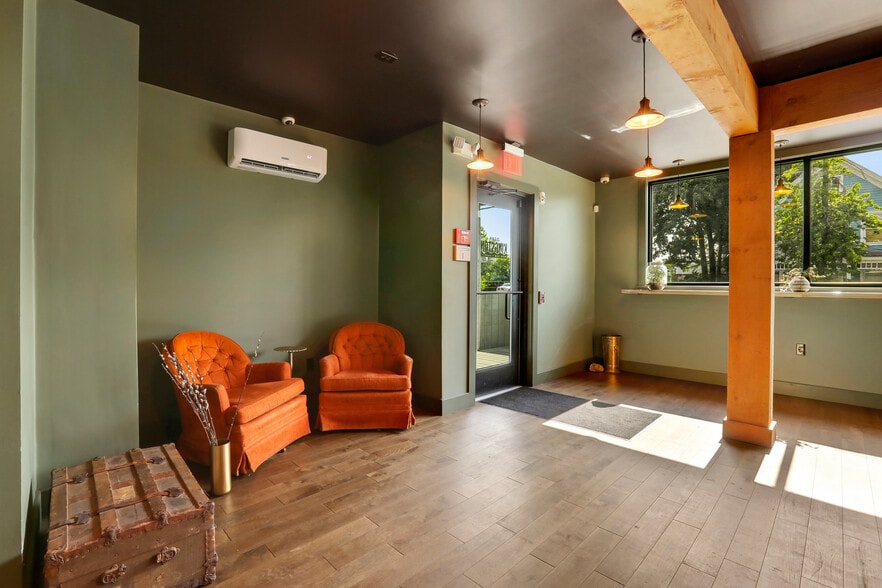 More Photos Of 21 O'neil St, Kingston Restaurant For Sale