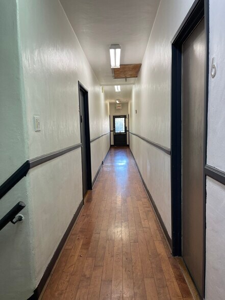 More Photos Of 7467-7475 Melrose Ave, Los Angeles Restaurant For Lease