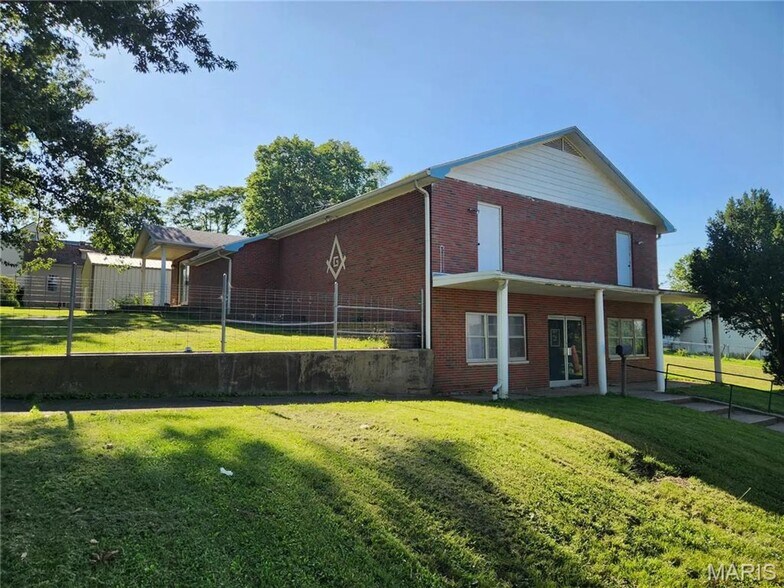 More Photos Of 221 Federal Aid Secondary 1780, Lebanon Office For Sale