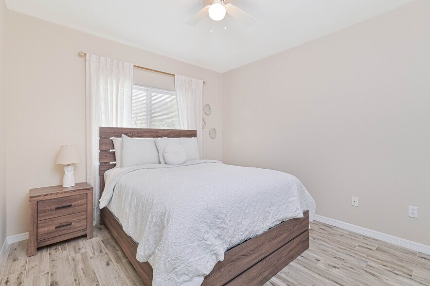 More Photos Of 10000-10030 Maddox Ln, Bonita Springs Apartments For Sale