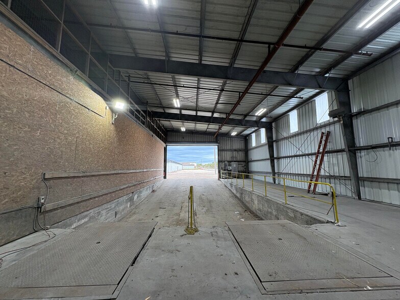 More Photos Of 101 W 4th St, Freeport Warehouse For Sale