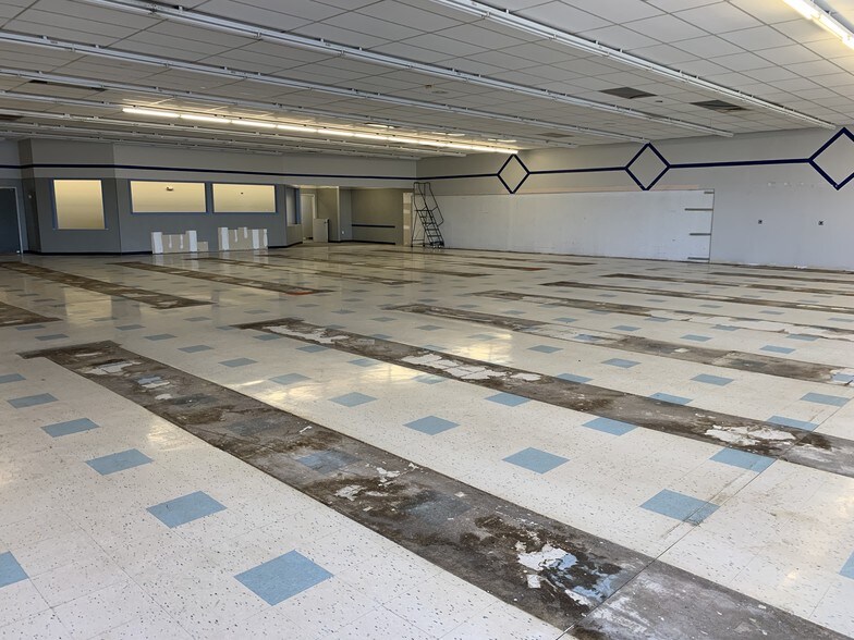 More Photos Of 3741 Highway 14, Millbrook Drugstore For Sale