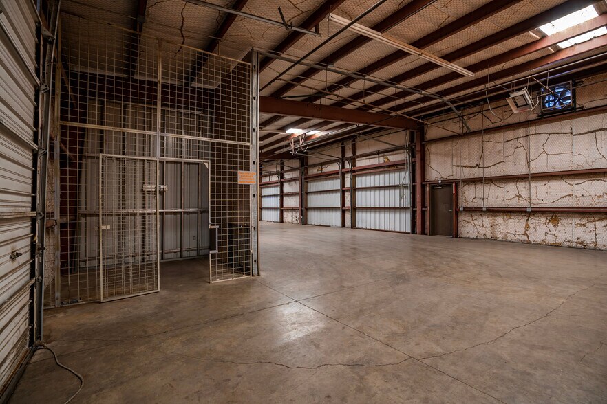 More Photos Of 225 Metro Dr, Terrell Unknown For Lease