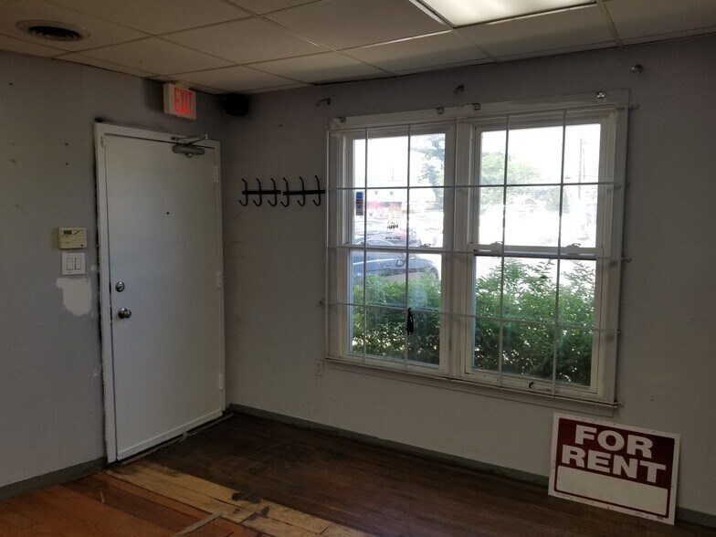 More Photos Of 4700 Stamp Rd, Marlow Heights General Retail For Lease