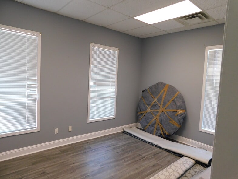 More Photos Of 2016 Dayton Blvd, Chattanooga Light Distribution For Lease