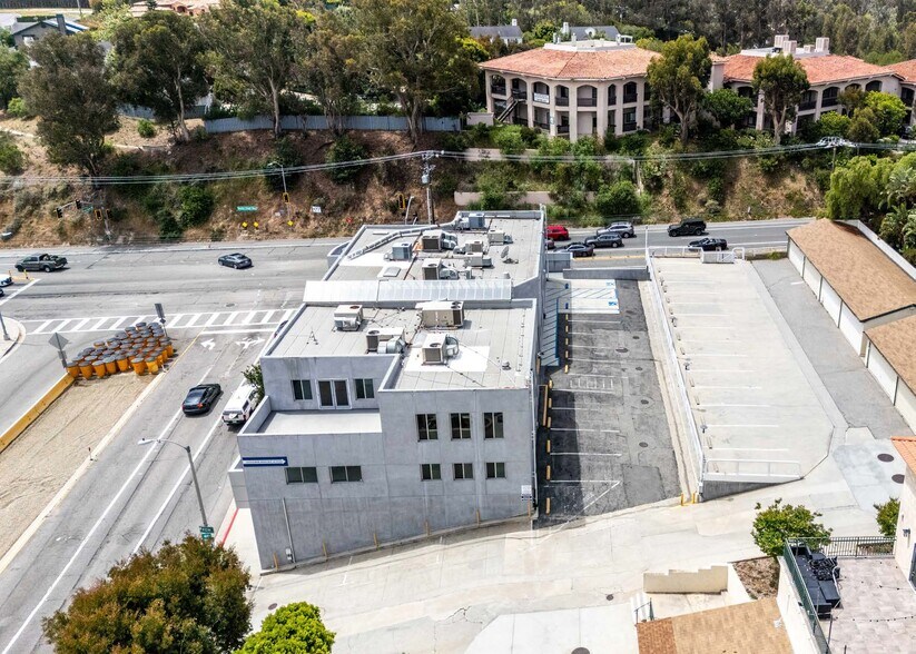 More Photos Of 28955 Pacific Coast Hwy, Malibu Storefront Retail Office For Lease