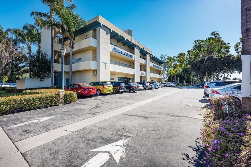 More Photos Of 2700 N Bellflower Blvd, Long Beach Medical For Lease
