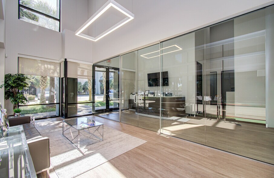 More Photos Of 9330 Kirby Dr, Houston Research And Development For Lease