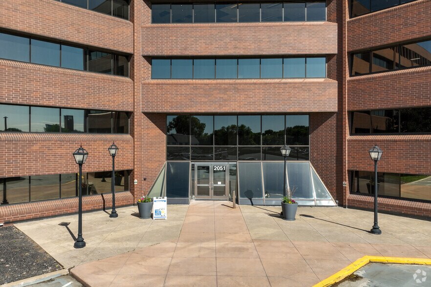 More Photos Of 2051 Killebrew Dr, Bloomington Office For Sale