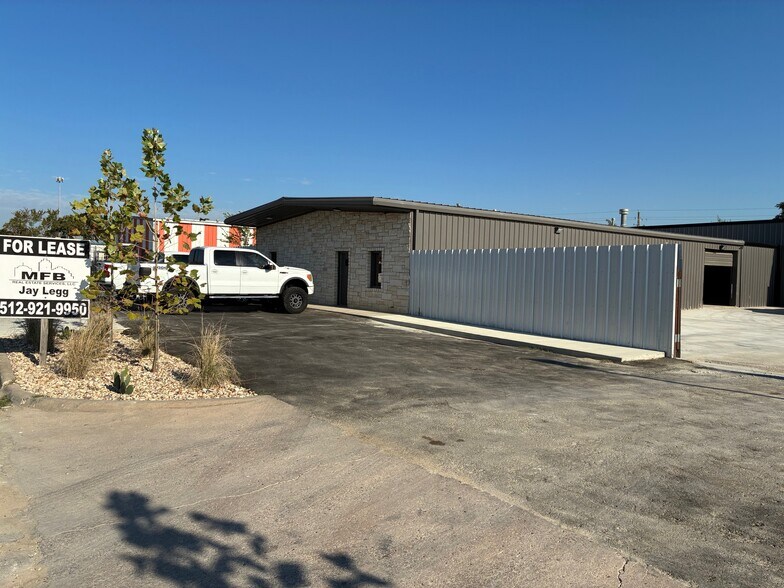 More Photos Of 3416-3418 Andtree Blvd, Austin Warehouse For Lease