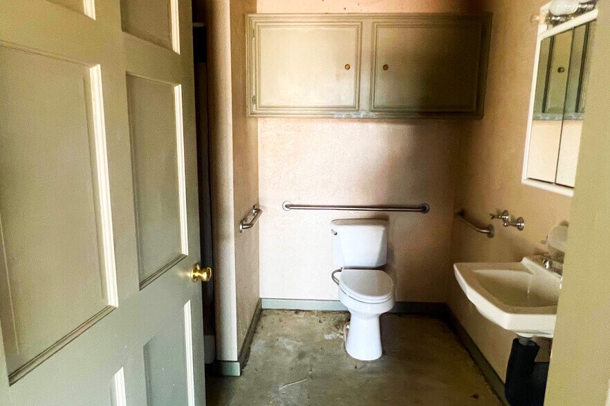 More Photos Of 231 Central Fwy E, Wichita Falls Land For Sale
