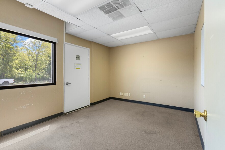 More Photos Of 421 S Beckham Ave, Tyler Medical For Lease