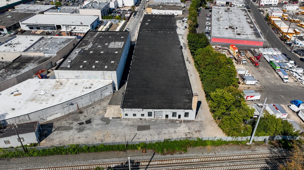 More Photos Of 50 Nassau Terminal Rd, New Hyde Park Warehouse For Lease