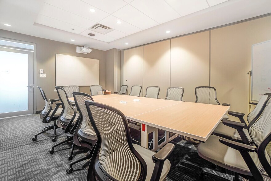 More Photos Of 7150 Rue Albert-Einstein, Montréal Office Residential For Lease