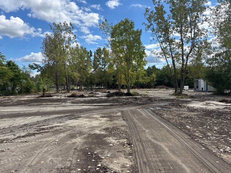 More Photos Of 233 Sycamore St, Anderson Land For Lease