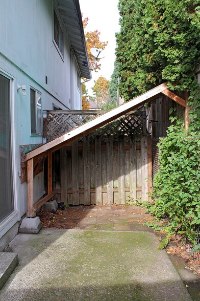 More Photos Of 1822 SE Ash St, Portland Multifamily For Sale
