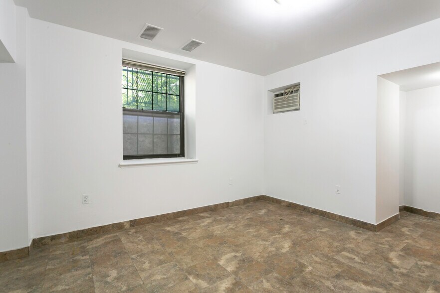 More Photos Of 6 Burns St, Forest Hills Apartments For Lease