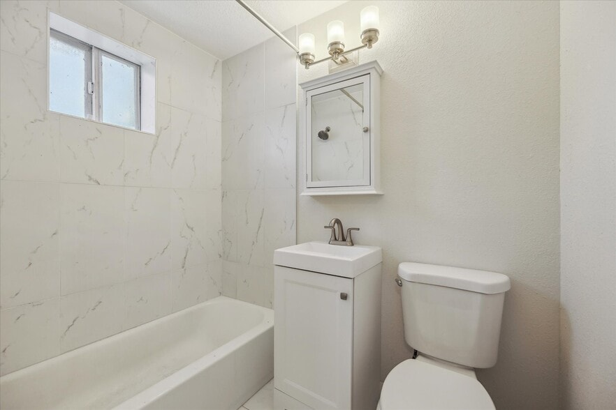 More Photos Of 1923 Dallas St, Aurora Apartments For Sale