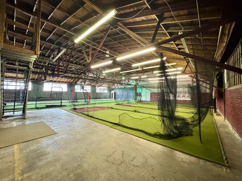 More Photos Of 250 Commonwealth Ave, Bristol Health Club For Lease