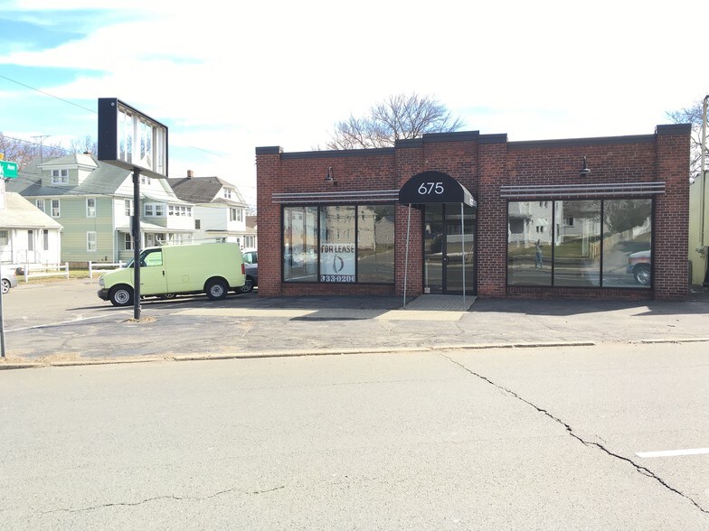 More Photos Of 500 Kings Hwy E, Fairfield Freestanding For Lease