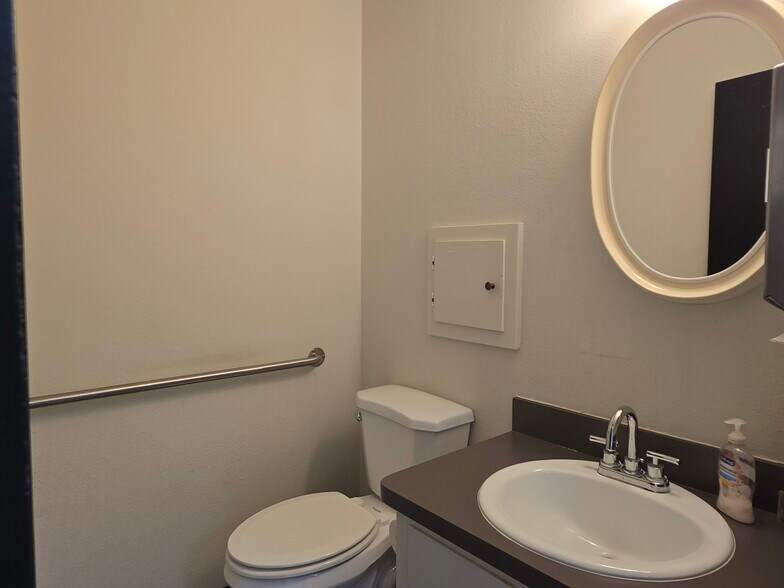 More Photos Of 4201 Camp Bowie Blvd, Fort Worth Medical For Lease