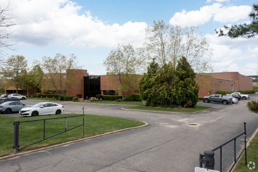 Primary Photo Of 2100 Pacific St, Hauppauge Warehouse For Lease