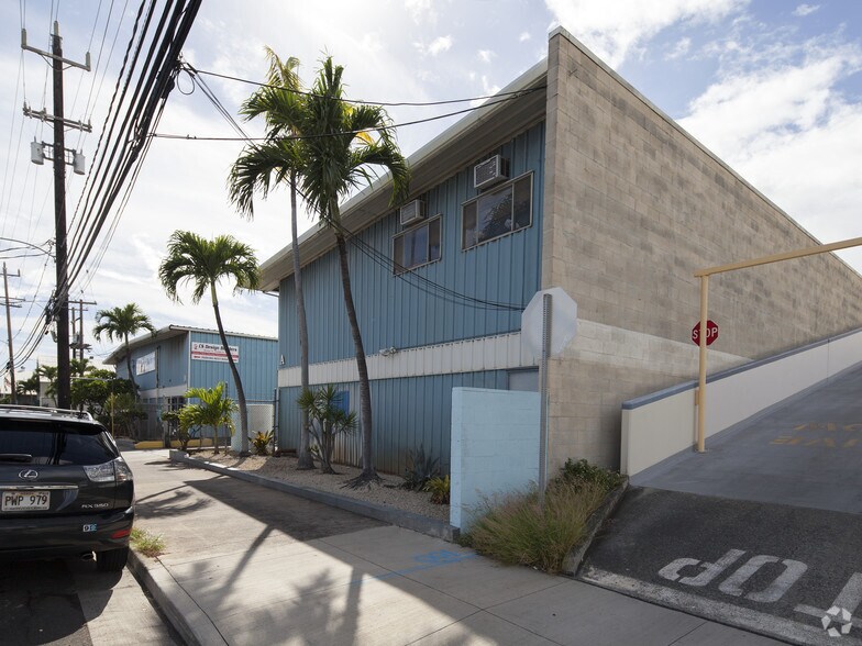 More Photos Of 220 Puuhale Rd, Honolulu Warehouse For Lease