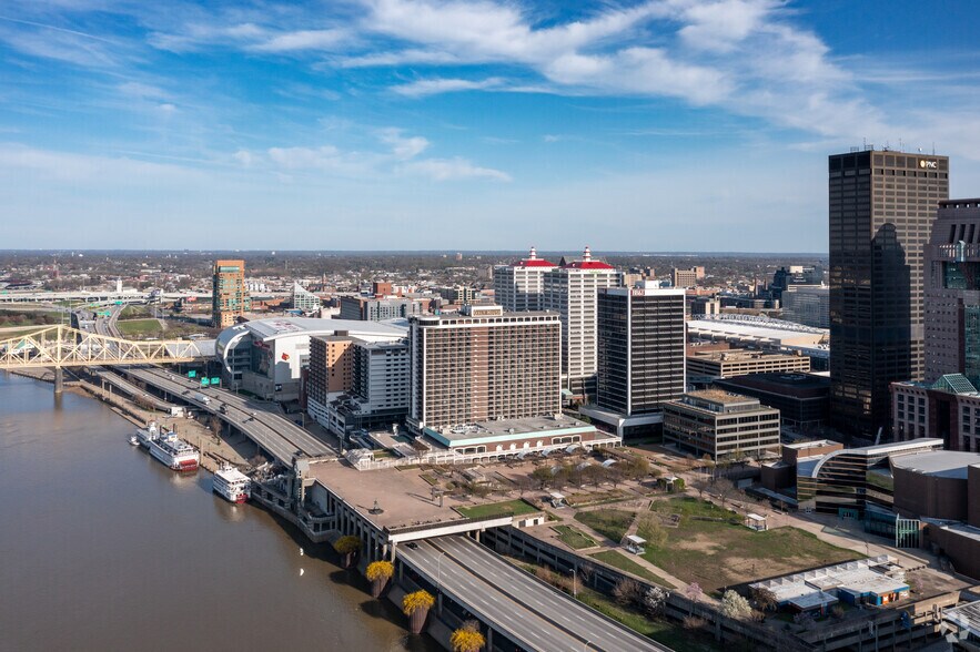 More Photos Of 101 S 5th St, Louisville Office For Lease