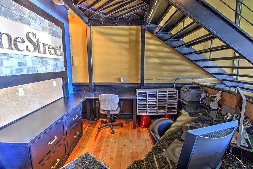 More Photos Of 107 N Main St, Mooresville Loft Creative Space For Sale