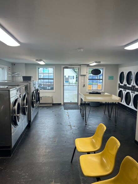 More Photos Of 30 Commercial St, Hartland Specialty For Sale