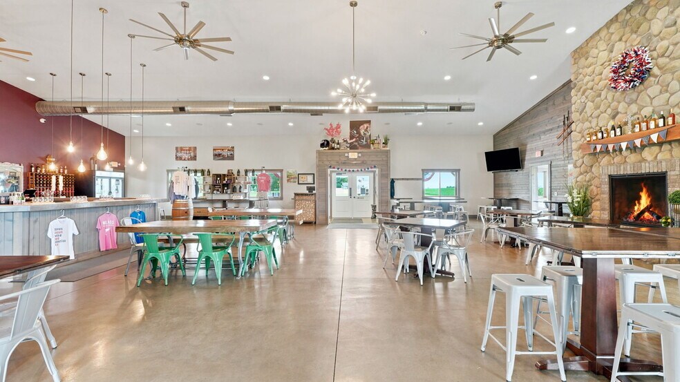 More Photos Of 5920 N 200 E, Leesburg Hospitality For Sale