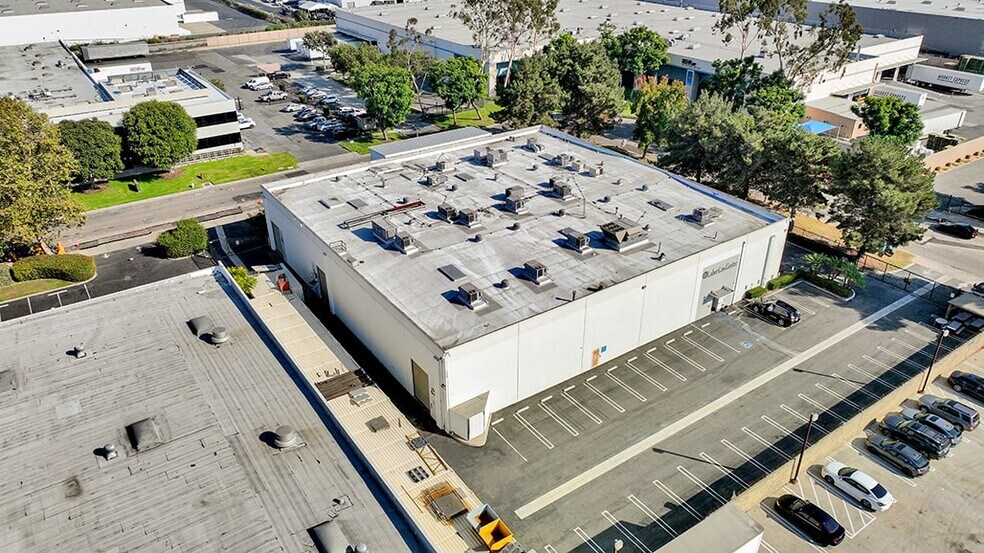 More Photos Of 3501 W Garry Ave, Santa Ana Warehouse For Lease