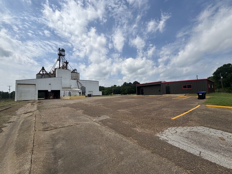 More Photos Of 220 Progress Blvd, Longview Warehouse For Sale