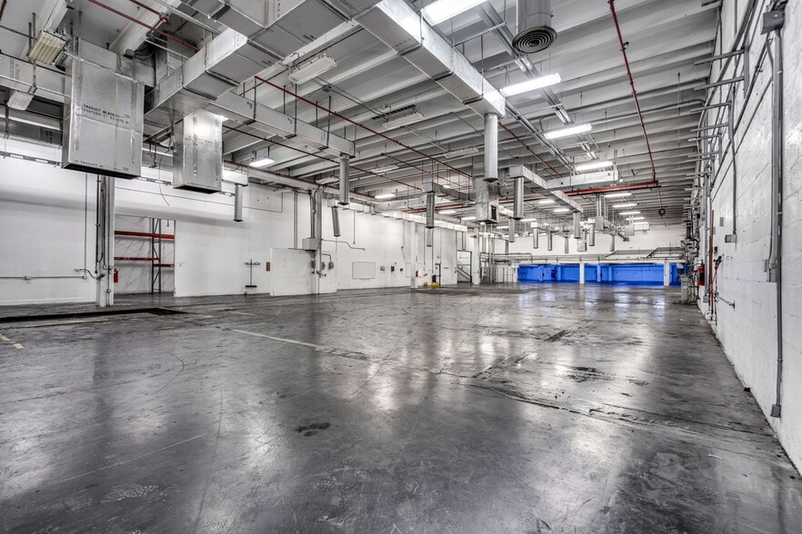 More Photos Of 12800 NW 38th Ave, Opa Locka Warehouse For Lease