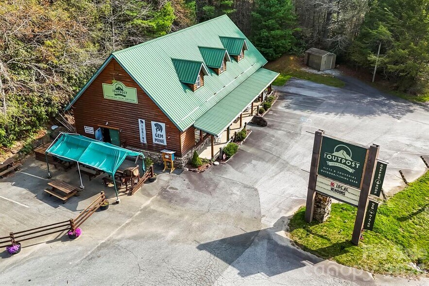 More Photos Of 10932 Rosman Hwy, Lake Toxaway Freestanding For Sale