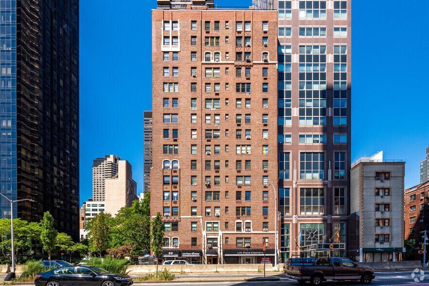 More Photos Of 865 United Nations Plz, New York Apartments For Lease