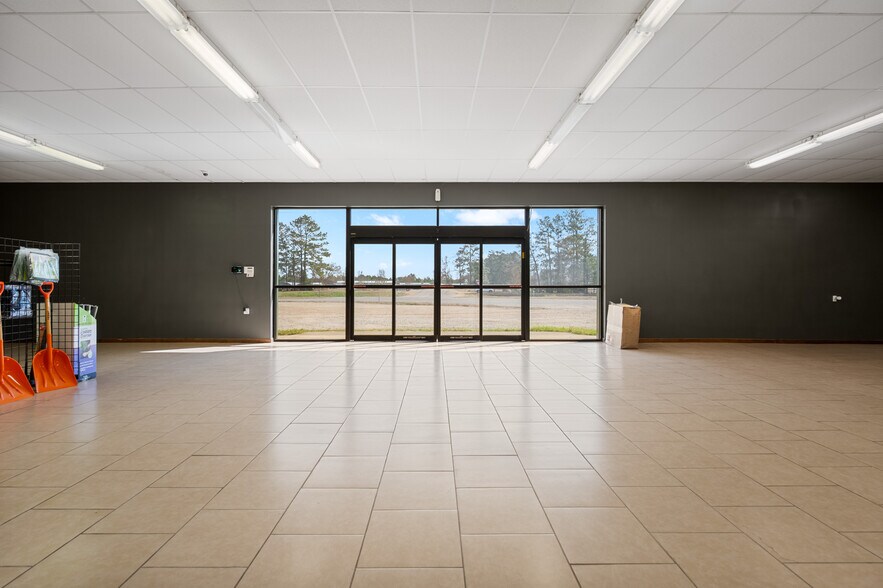 More Photos Of 10462 Hwy 165 S, Forest Hill Warehouse For Sale